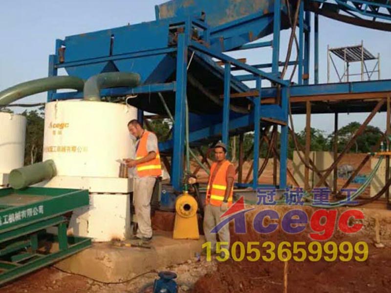 俄羅斯重選機(jī)械工作現(xiàn)場